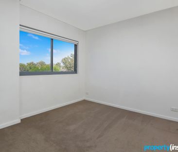 Top floor modern 2 bedroom apartment - Photo 4