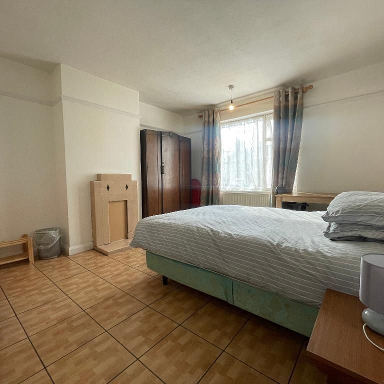 Hoylake Road, East Acton, London, W3 7NP - Photo 1