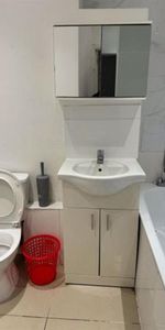 2 bedroom property to rent - Photo 3