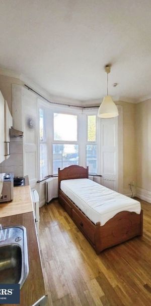 1 bedroom Flat To Let - Photo 1