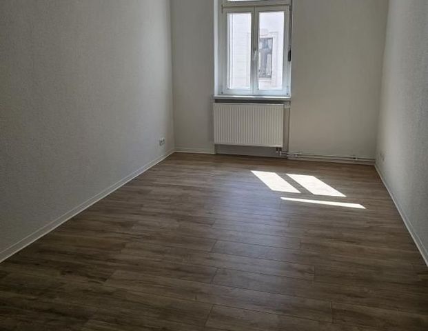 Erstbezug nach Sanierung! Ihre neue perfekte Familienwohnung mit hochwertigem Bad! - Photo 1