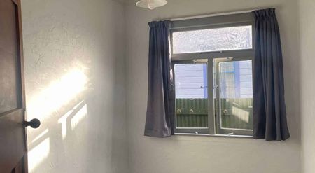 Freshly Done up Family Home - Photo 4