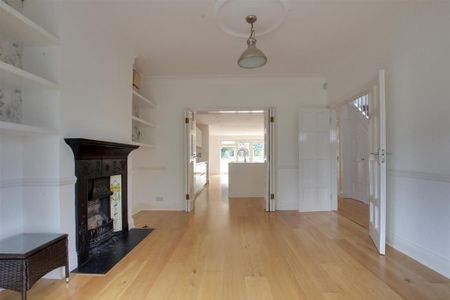 4 bedroom semi-detached house to rent - Photo 4