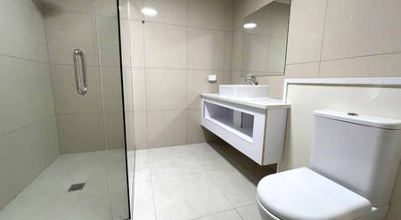 Handy Location 1 Bedroom Apartment - Photo 2