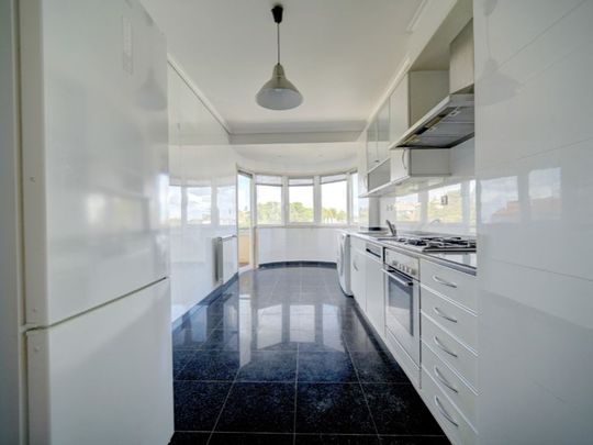 2 room luxury Apartment for rent in Monte Estoril, Cascais, Lisbon - Photo 1