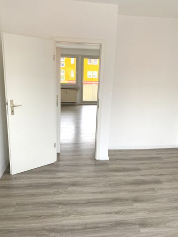 Einziehen und Wohlfühlen ab 15.12.2024 neue 3 Raumwohnung mit Balkon! - Photo 4