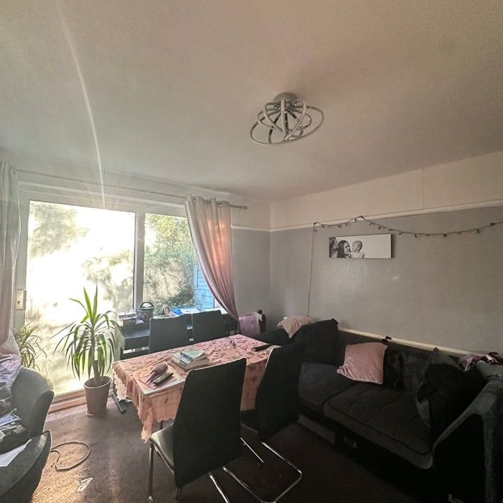 Room in a Shared House, Hackney Svenue, M40 - Photo 1
