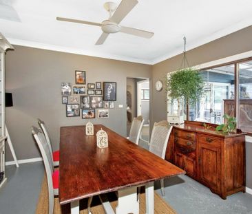 Family Home Backing Mona Vale Golf Course - Photo 6