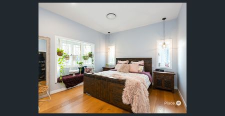 Charming Family Home - Photo 3