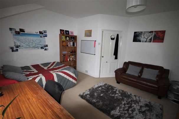 4 bedroom private hall to rent - Photo 1