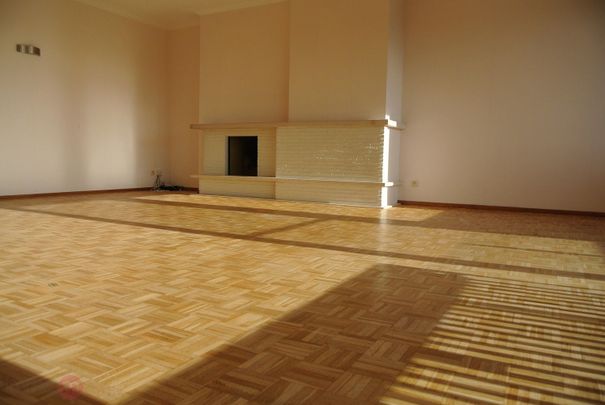 Centraal maar rustig gelegen appartement met drie slaapkamers - Photo 1