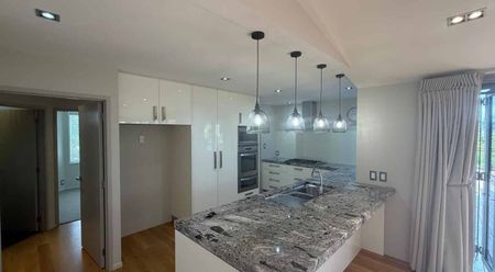 Modern & Serene Home in Schnapper Rock - Photo 5