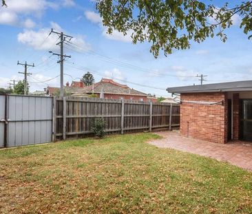 Charming & Light-Filled Home in the Heart of Moonee Ponds – A Perfe... - Photo 5