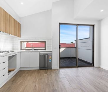 Stylish & Low-Maintenance Living in Sydenham - Photo 3