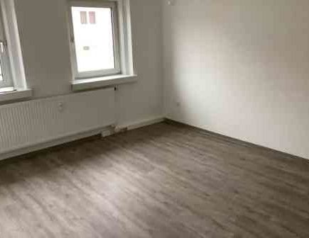 Renovierte 2-Zimmer-Wohnung mit EBK ab sofort zu vermieten - Foto 1