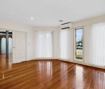 HARD TO FIND 5 BEDROOMS HOUSE! - Photo 3