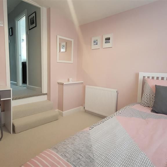 Merton Road, Enfield - Photo 1