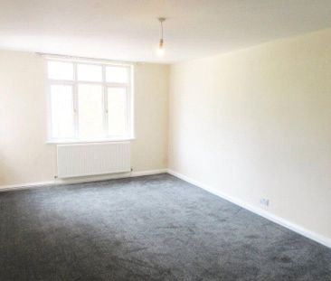 3 bedroom flat to rent - Photo 2