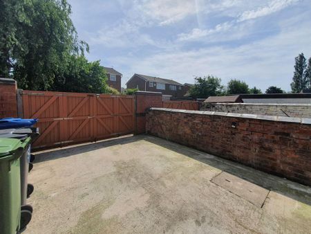 2 bedroom terraced house to rent - Photo 4
