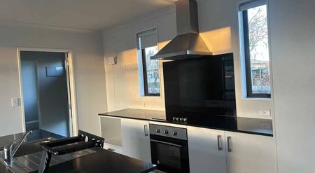 Charming 3BR Home in Ohakune - Photo 4