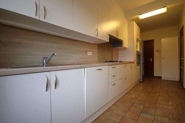 Ruime woning met 3 slaapkamers en tuin midden in het centrum - Photo 1