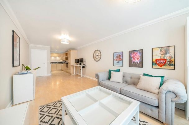 Twickenham Road, TW7, London - Photo 1
