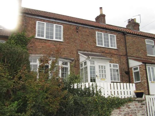 3 bedroom end of terrace house to rent - Photo 1