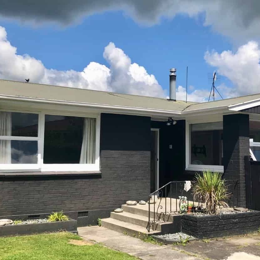 Family home in great location - Photo 1