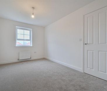 4 bedroom semi-detached house to rent - Photo 3