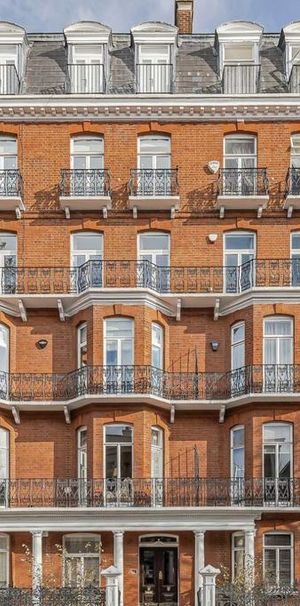 4 bedroom flat to rent - Photo 1