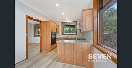 LARGE FAMILY HOUSE WITH TEENAGE RETREAT - Photo 4