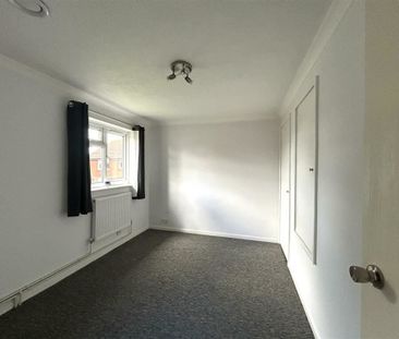 Cheriton Road, Gosport - Photo 1