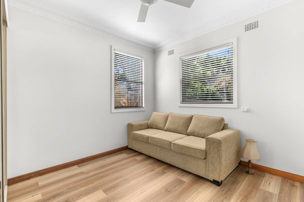 CHARMING 2-BEDROOM HOME WITH SUNROOM, LARGE GARDEN & REAR DECK - Photo 1