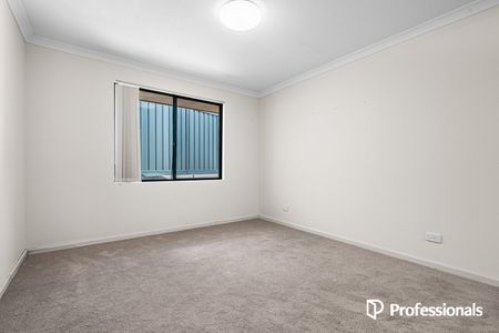 Modern Rear Villa with Convenient Living! - Photo 5