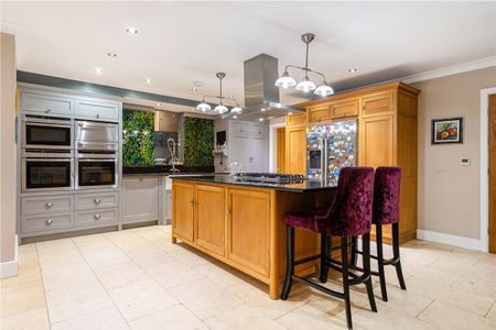 A hidden gem in Upper Poppleton, five bedroom detached – 5,000 sq ft of stunning, flexible space far beyond what the frontage suggests. - Photo 4