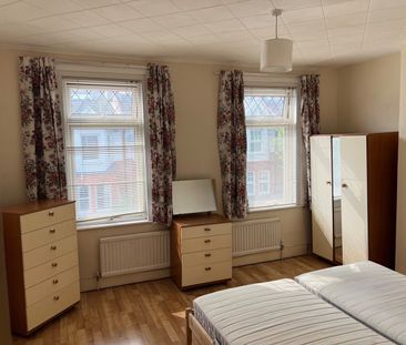 3 Bed Terraced House, Aveling Park Road, E17 - Photo 3