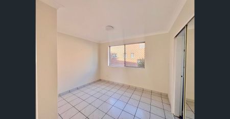 Neat Unit close to all - Photo 2