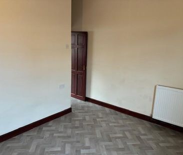 2 bedroom end of terrace house to rent - Photo 3