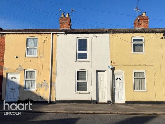 2 bedroom terraced house to rent - Photo 1