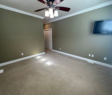 7 Bedroom Home in Abbotsford! - Photo 2