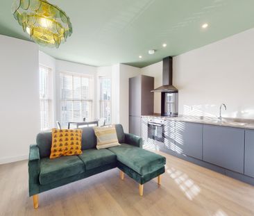 65 Forest Road Flat 3 - Photo 4