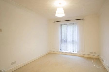 2 Bedroom Flat - Photo 3