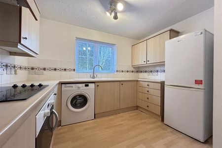 2 bedroom ground floor flat to rent - Photo 5