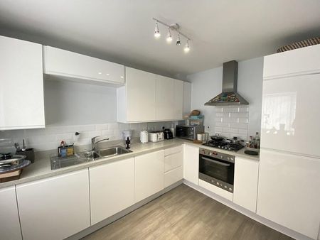 3 bedroom terraced house to rent - Photo 3