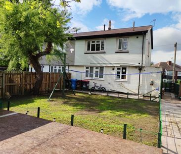 4 Bed Semi-Detached House, Chandos Grove, M5 - Photo 2