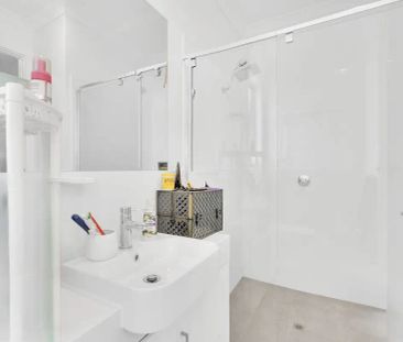 “Hi, I’m Your Easy, Modern Living in a Great Spot” - Photo 2