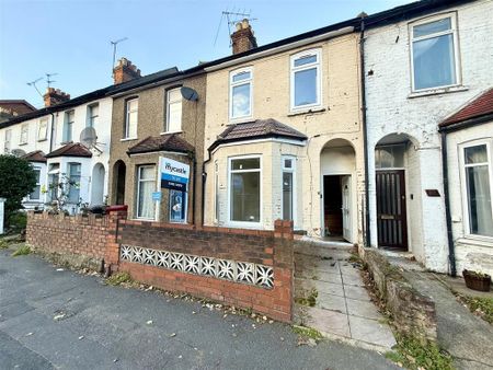 1 bedroom in a house share to rent - Photo 4