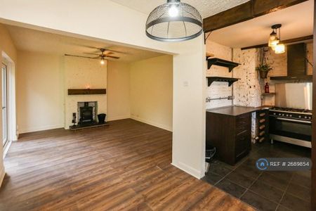 1 bedroom in a house share to rent - Photo 3