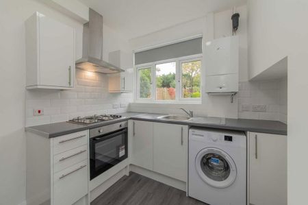 3 bedroom semi-detached house to rent - Photo 5