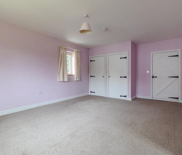 4 bedroom bungalow to rent - Photo 2